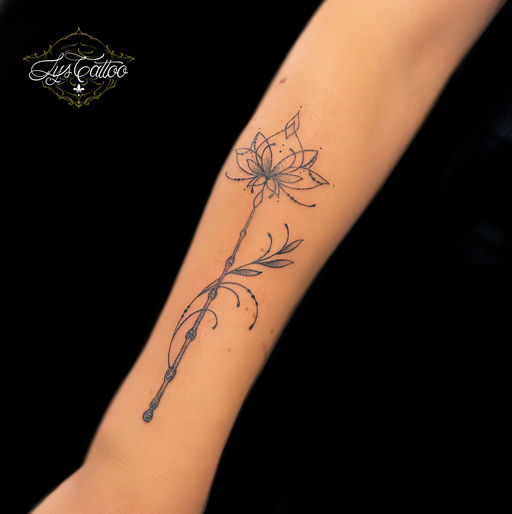 Tatouage par Lys tattoo — Fineline à Villenave-d’Ornon